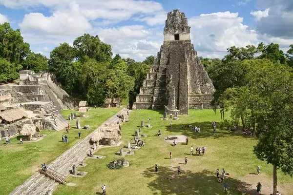 Tikal - gruppo Serafini